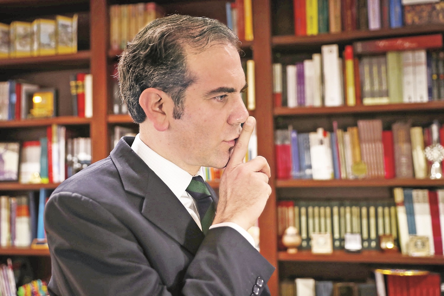 INE pide a empresarios no enturbiar elección