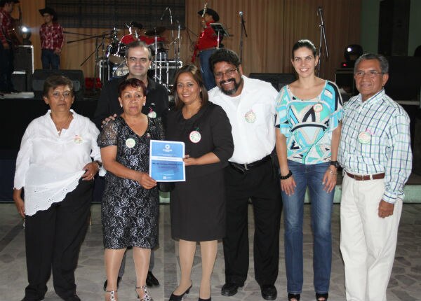 Reconoce alcaldesa vocación de servicio