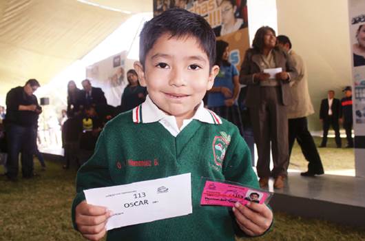 Corregidora bate récord en becas