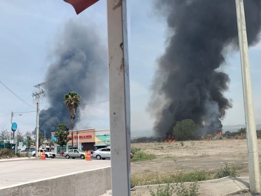 Cuerpos de emergencia atienden incendio en Paseos de San Miguel
