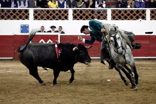 Tras 16 años de no pisar un ruedo queretano, el español dejó un buen sabor de boca entre los aficionados taurinos. (GUILLERMO GONZÁLEZ. EL UNIVERSAL)