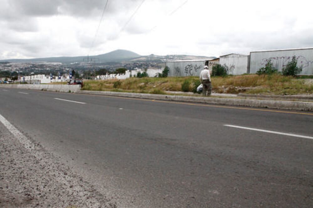 Hay déficit de puentes peatonales