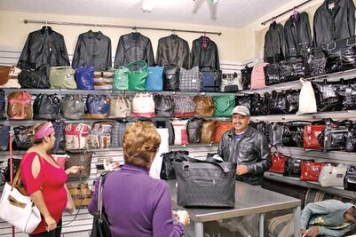 Reporta Canaco caída en el consumo