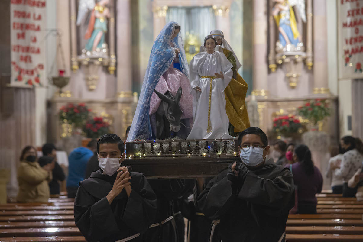 Pese al Covid-19, Querétaro celebra las tradicionales posadas en La Cruz 
