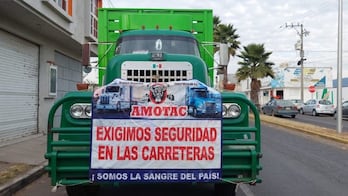 Gobierno de Querétaro pide anticipar traslados por bloqueos de transportistas 