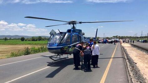 Rescatan a heridos por volcadura