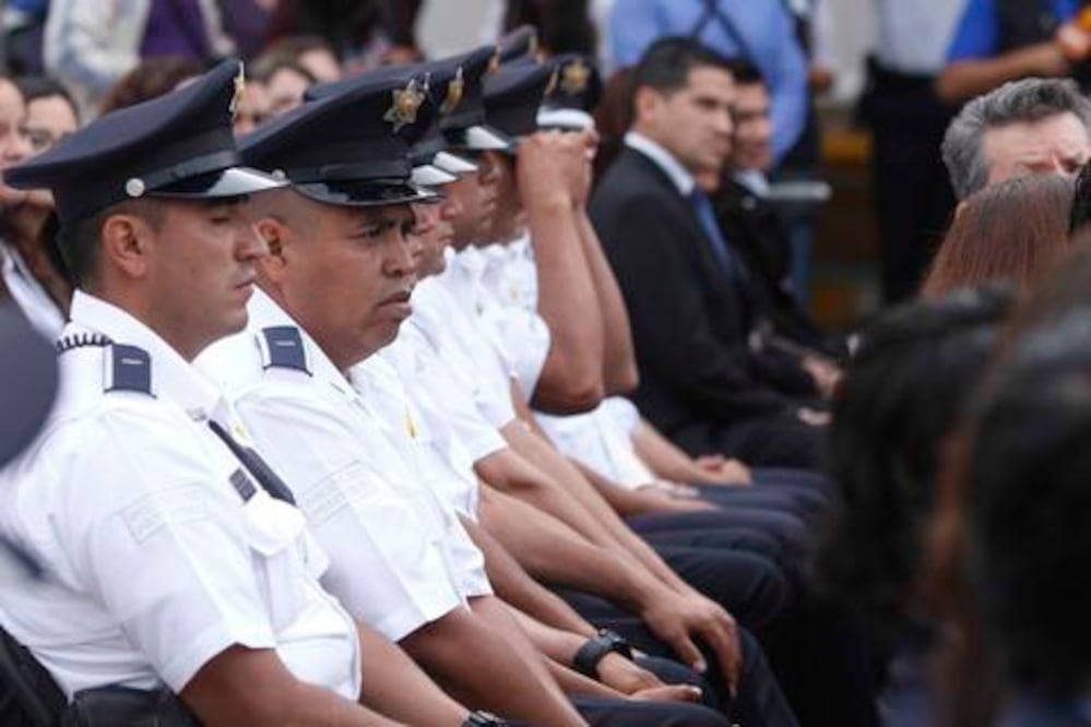 Más de la mitad de policías se consideran buenos elementos