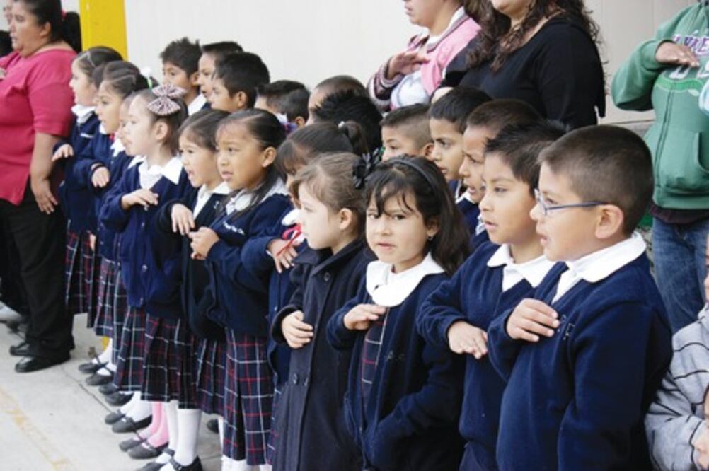 Prevalecen cuotas escolares, denuncia regidor de SJR