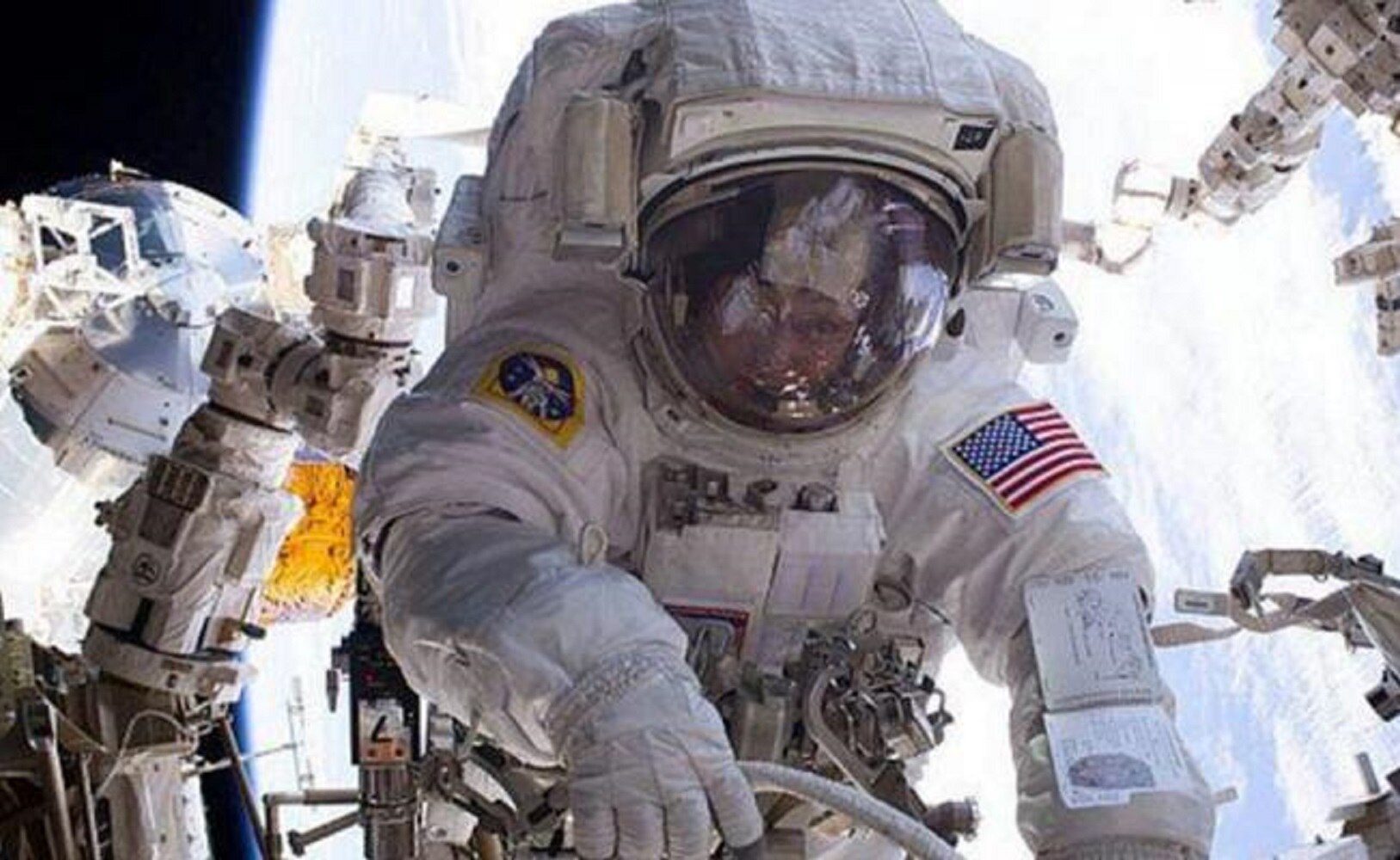 "Trajes espaciales felices" ayudarían a disminuir la depresión en astronautas