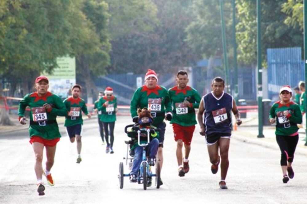 Corren por la marca y el espíritu navideño