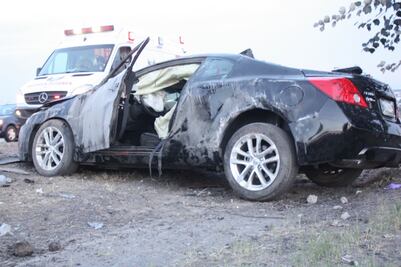 Vuelca auto en carretera 57