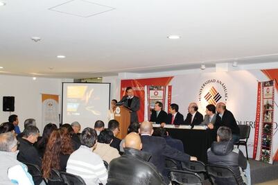 Presentan máster en liderazgo