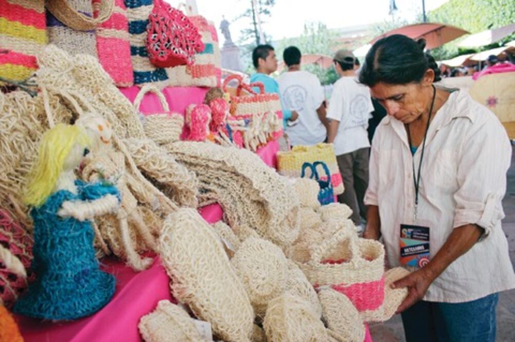  Impulsan trabajo de artesanos 