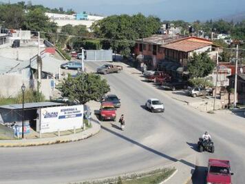 Rehabilitan camino en Arroyo Seco