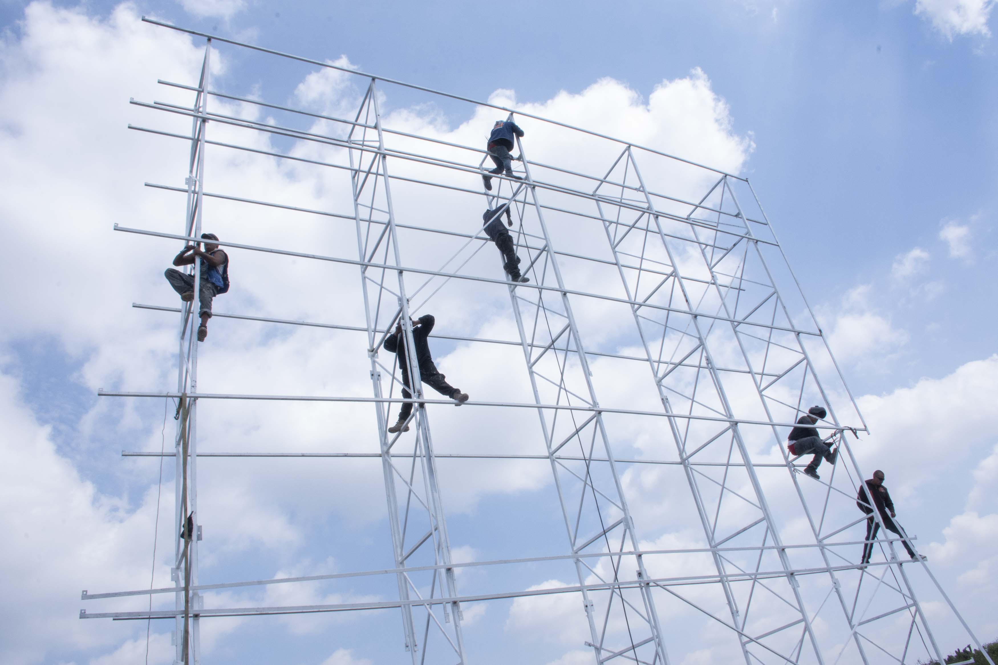 Espectaculares, trabajo coordinado desde las alturas 