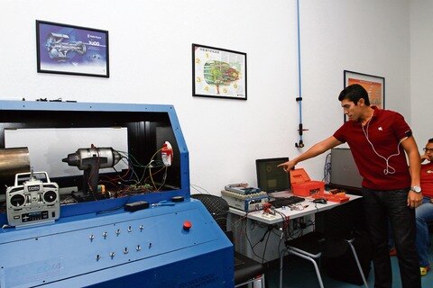 ITESM desarrolla auto híbrido