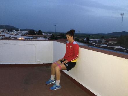 Ante Covid-19. Futbolista no deja de entrenar en casa
