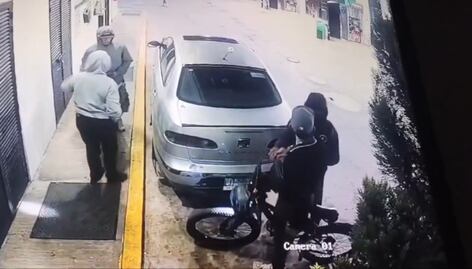 A mano armada, sujetos asaltan en una gasolinera de la capital