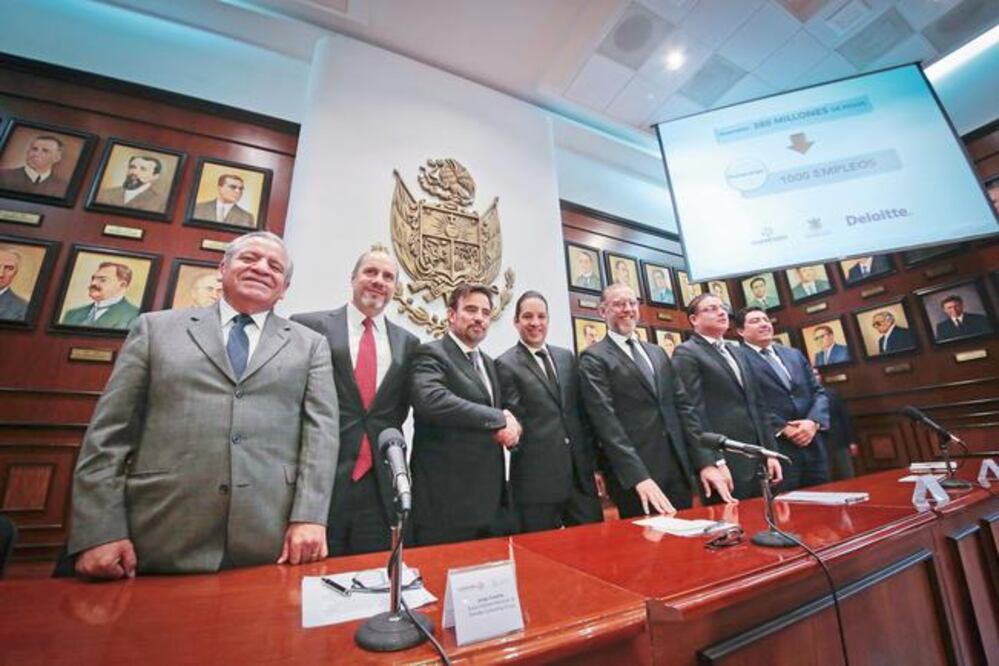 Al anuncio de la inversión de la empresa asistieron representantes de Deloitte y autoridades estatales, entre ellas, el gobernador y el titular de la Sedusu (VÍCTOR PÍCHARDO. EL UNIVERSAL)