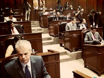 Mujeres rezagadas en la política