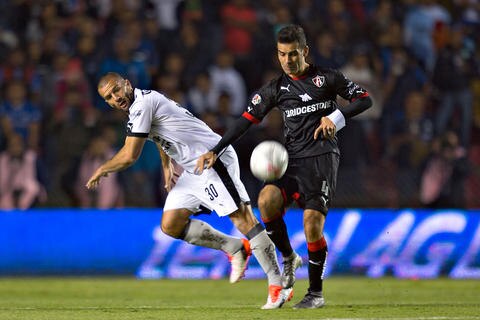 Debut y derrota emplumada