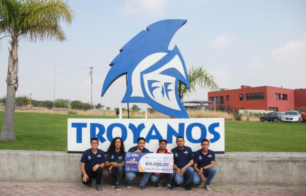 Alumnos del sexto semestre de la licenciatura en informática obtuvieron el segundo lugar en el concurso Hackathon “Querétaro, Ciudad Digital”. (ESPECIAL)