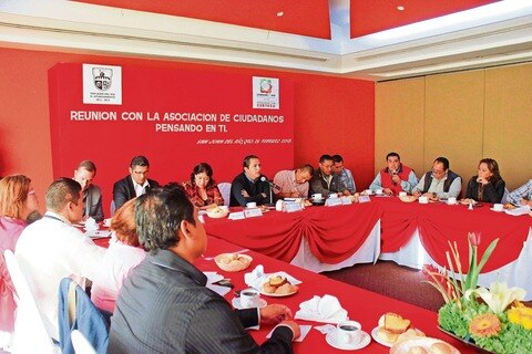 Acusan mal trato de funcionarios