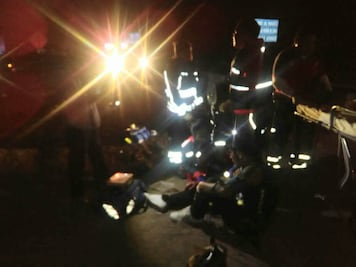 Jóvenes atropellados en la carretera