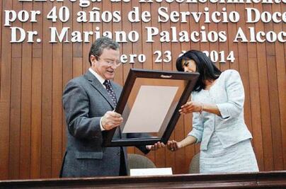 UAQ reconoce a Palacios Alcocer