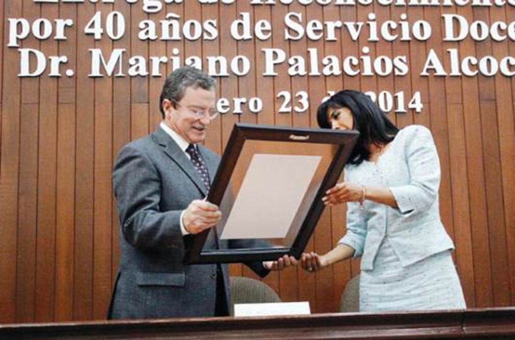 UAQ reconoce a Palacios Alcocer