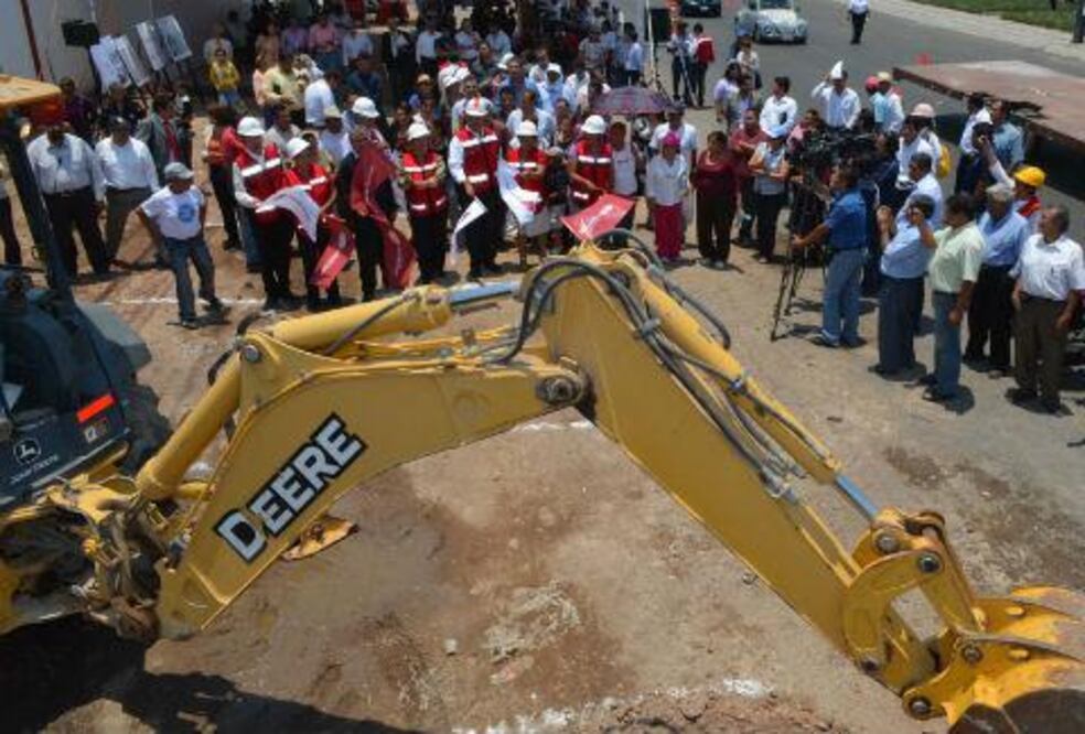 Dificultan lluvias obra vial