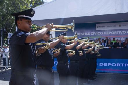 Deportistas encabezan desfile de la Revolución 