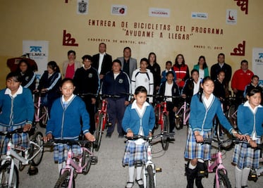 Entregan 250 bicicletas y una cocina escolar en Cadereyta de Montes