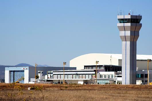Postergan obra en aeropuerto