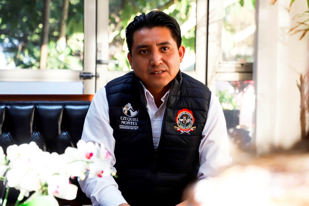 Edil de Ezequiel Montes donará su sueldo para bacheo