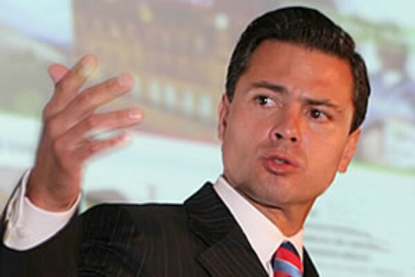 EPN participa en Cumbre de Negocios