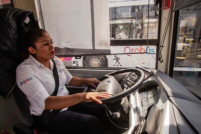 Capacitan a mujeres para operar unidades del transporte público 