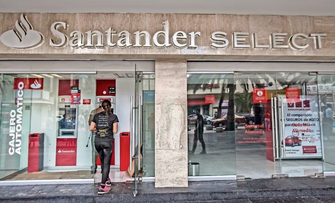 Deterioro económico por aranceles de Trump impactará en ganancias de la banca en México; incertidumbre eleva riesgo crediticio: Fitch Ratings