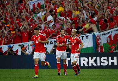 Bale coloca a Gales en los octavos  