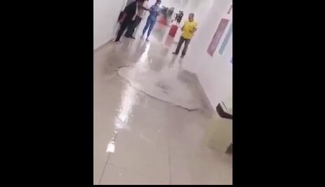 Tras jornada de lluvia, "nace una fuente" en el nuevo Hospital General de Querétaro 