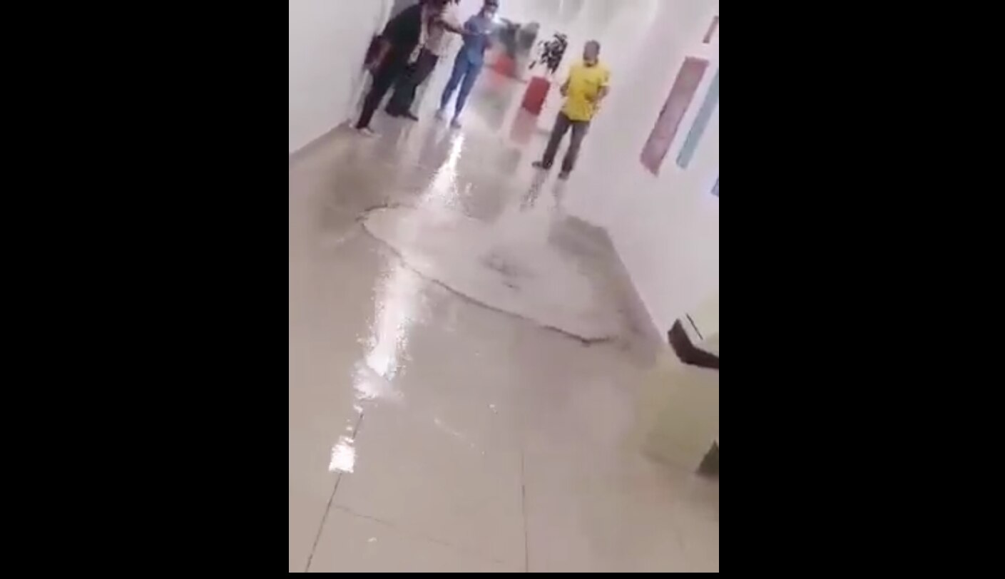 Tras jornada de lluvia, "nace una fuente" en el nuevo Hospital General de Querétaro
