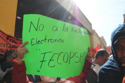 Manifestantes insisten en rechazo 