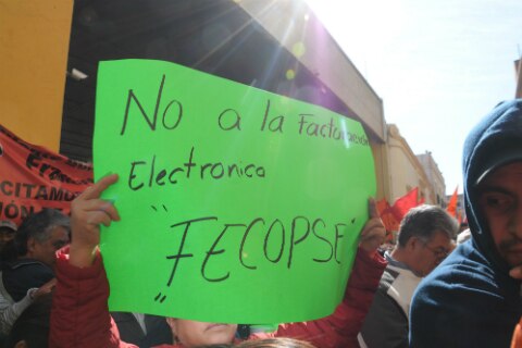 Manifestantes insisten en rechazo