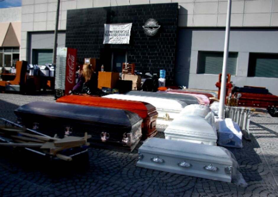 Realizan desalojo en funeraria