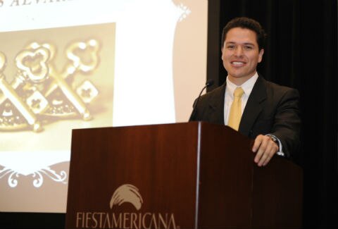 Entregan llaves a la excelencia