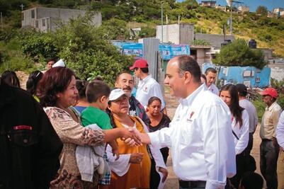  Regidora aplaude  alumbrado en colonia Sergio Villaseñor