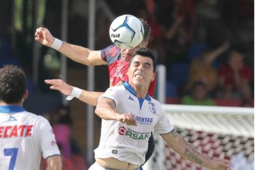 Gallos Blancos rescatan un punto