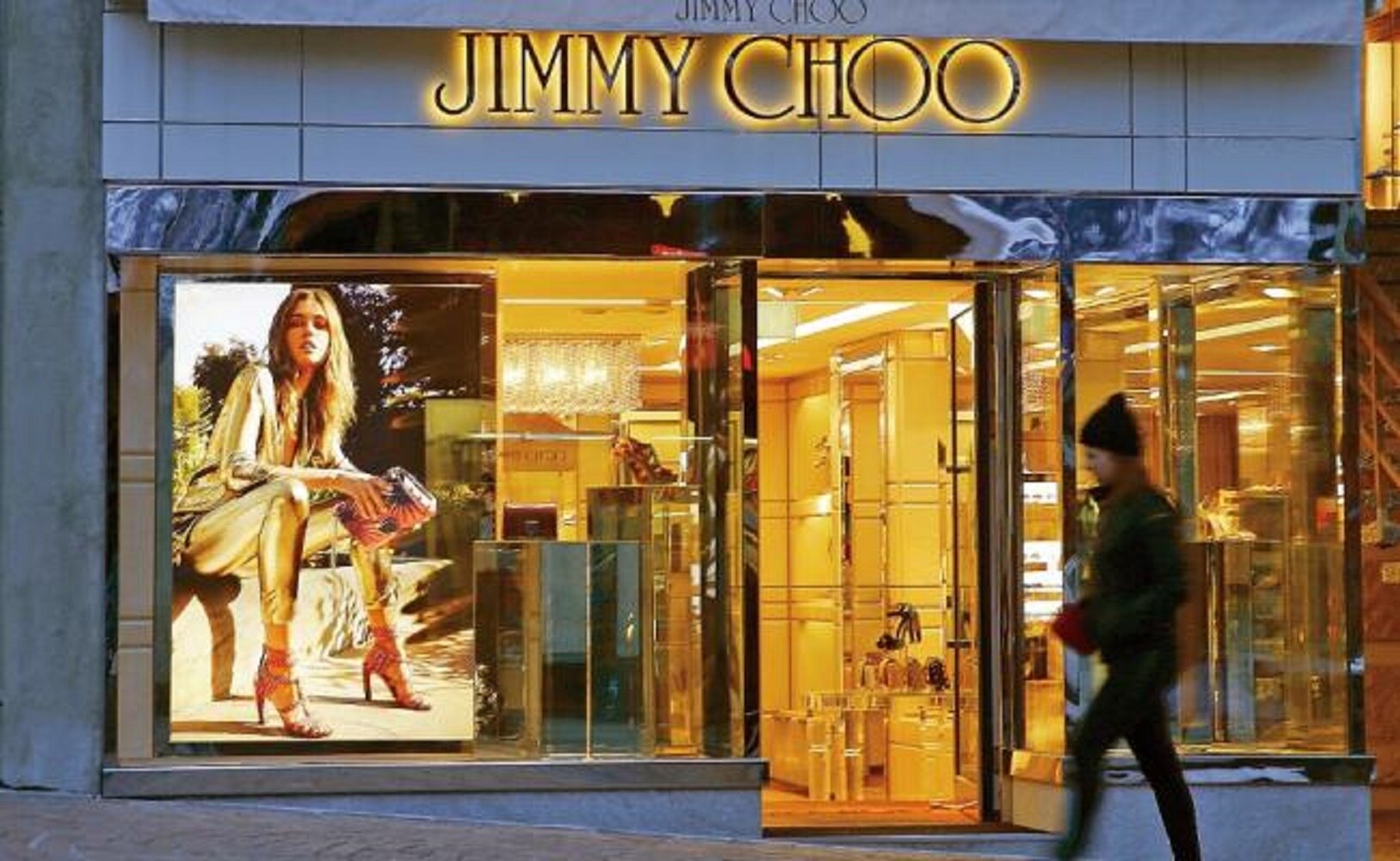 Michael Kors compra firma de zapatos de lujo Jimmy Choo