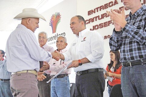 Entregan 135 escrituras 