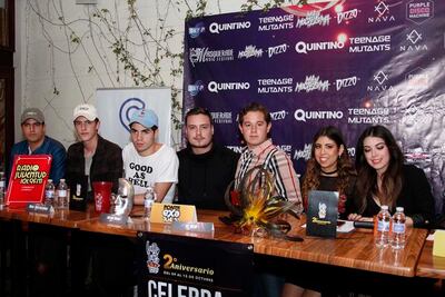 Fiesta electrónica con máscaras